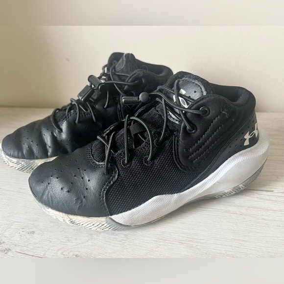 Boys Under Armour Shoes - Picture 6 of 10